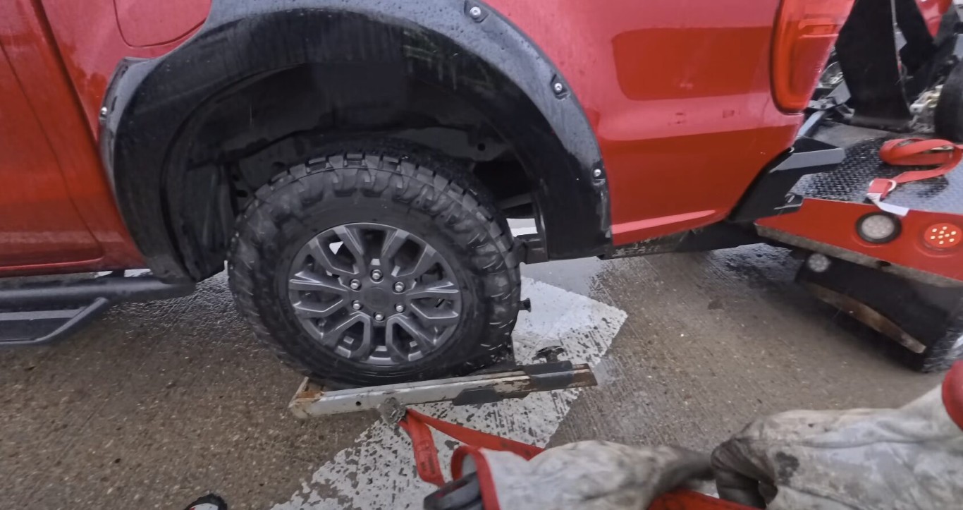 Jump start service for a stalled truck in Bay Shore, NY