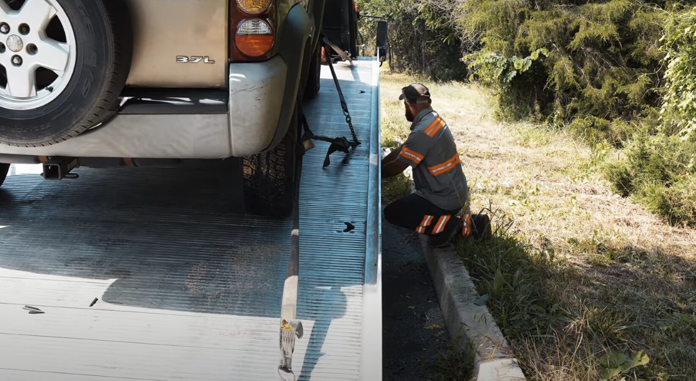 Battery replacement service performed roadside in Bay Shore, NY
